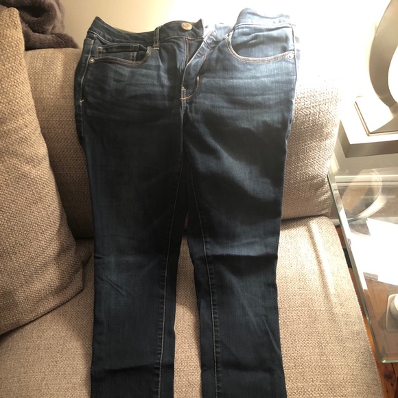 Like New American Eagle Dark Wash Women’s Jeans - Picture 3 of 4